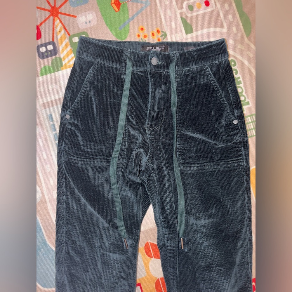 JUDY BLUE VELVET ECLIPSE HIGH RISE CORDUROY JOGGER in emerald - Picture 4 of 9